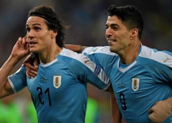 Suárez y Cavani encabezan la lista de convocados de Uruguay, que va por el pase al Mundial