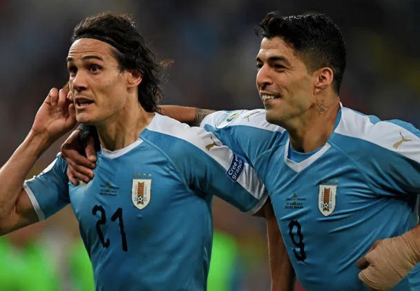 Suárez y Cavani encabezan la lista de convocados de Uruguay, que va por el pase al Mundial
