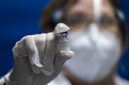 Justicia uruguaya pide al gobierno y a Pfizer aclarar componentes de vacunas contra el COVID-19