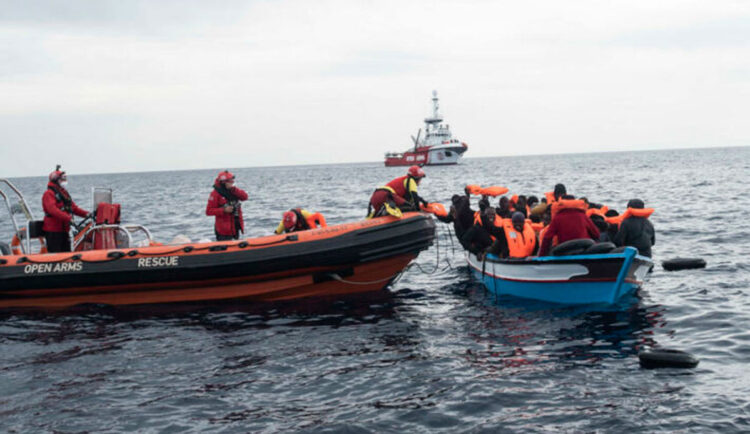 Seis muertos y 29 desaparecidos tras naufragio frente a las costas de Libia