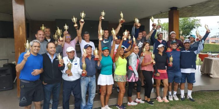 Bolivia cosecha 10 títulos en Sudamericano Senior de tenis