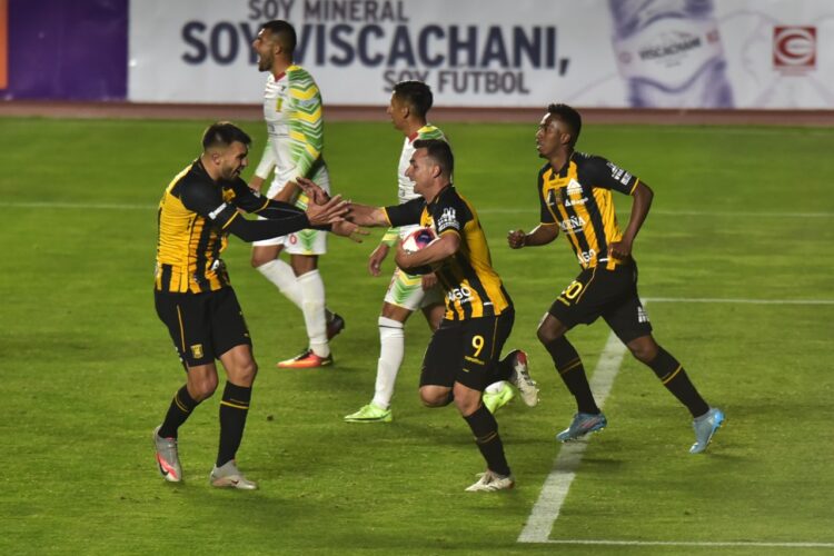 La fiera fue el Tigre que remonta y gana