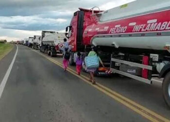 El bloqueo en la vía Santa Cruz-Beni va a su cuarto día, Camacho y movilizados no ceden