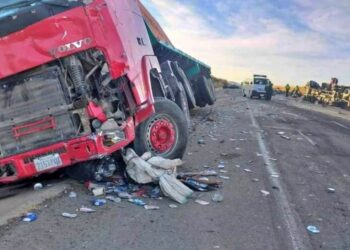 Una triple colisión en la carretera La Paz-Oruro deja cuatro heridos y dos fallecidos