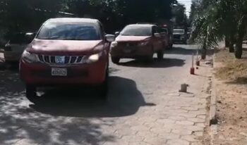 Secuestran cuatro vehículos indocumentados en operativo en Santa Cruz