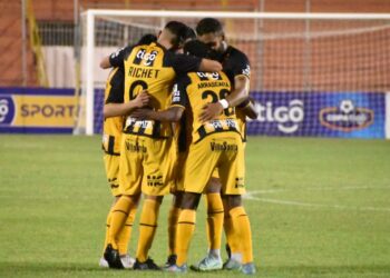 The Strongest vence a Royal Pari y Arrascaita destaca