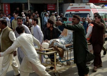 Al menos 30 muertos en atentado contra una mezquita en Pakistán