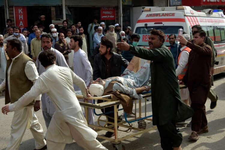 Al menos 30 muertos en atentado contra una mezquita en Pakistán