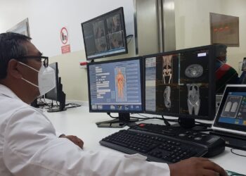Arce inaugura en El Alto el Centro de Medicina Nuclear y Radioterapia