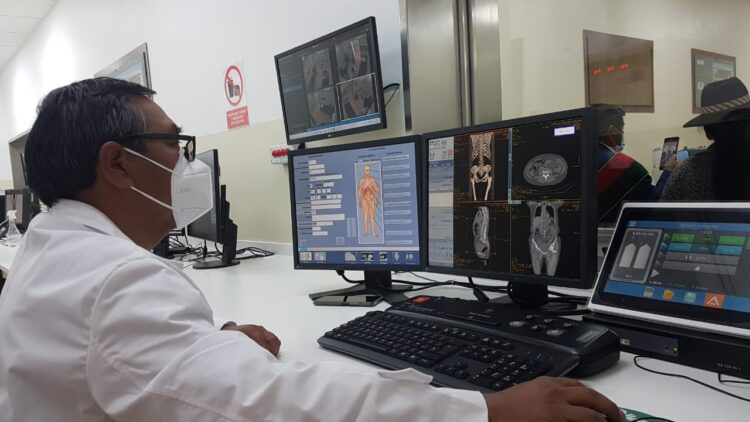 Arce inaugura en El Alto el Centro de Medicina Nuclear y Radioterapia