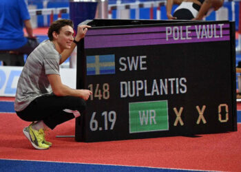 Duplantis vuela por encima de los 6,19 m, nuevo récord mundial de pértiga