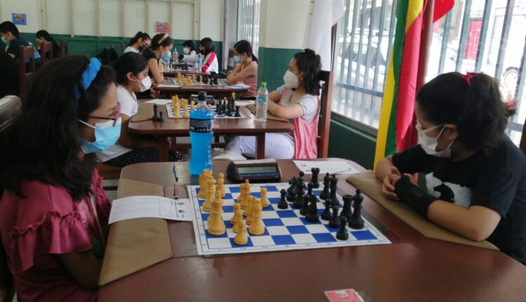 Espinoza y Monasterio destacan en Sub-18 del Clasificatorio de ajedrez