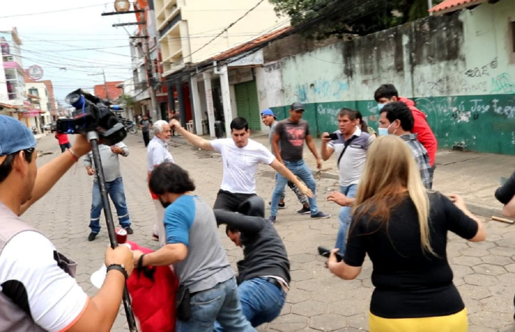 Discursos de confrontación se trasladan a las calles por las losetas
