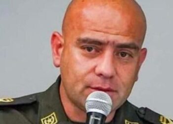 Detienen a coronel de la policía sospechoso del asesinato de tres jóvenes en Colombia