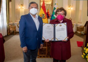 Jura Teresa Subieta como embajadora con la misión de fortalecer diálogo con la Santa Sede