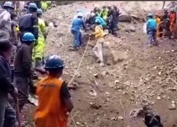 Hallan el cuerpo de un hombre y una bebé bajo los escombros tras alud en los Andes peruanos