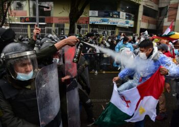 Pary y dirigentes retomarán negociaciones en medio de protestas y vigilia de maestros