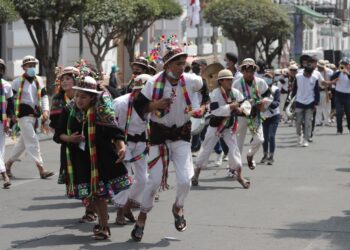 Más de 60 fraternidades y 45 mil bailarines realzaron la fiesta de la Virgen de Guadalupe en Sucre