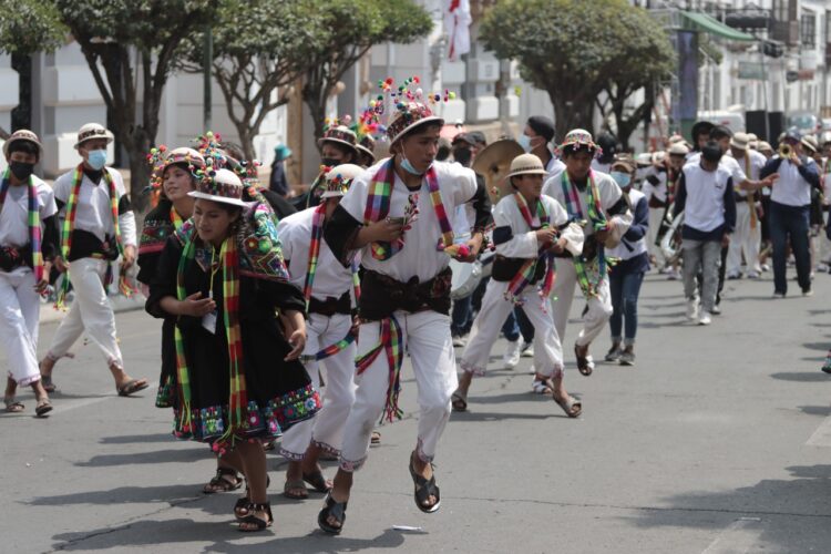 Más de 60 fraternidades y 45 mil bailarines realzaron la fiesta de la Virgen de Guadalupe en Sucre