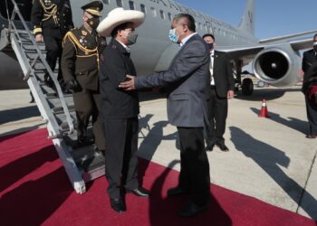 Bolivia y Perú buscan hacer más operativo Ilo y perfilan construir un rompe olas