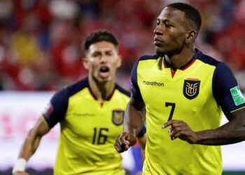 Ecuador suma a dos volantes de cara a duelo ante Brasil y Perú en premundial