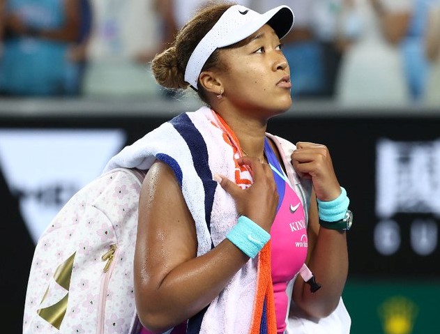 Naomi Osaka mantiene el ánimo pese a perder su título en Australia