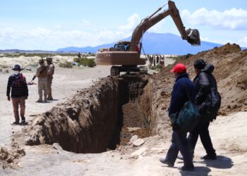 Chile ampliará zanja en frontera con Bolivia para frenar migración irregular