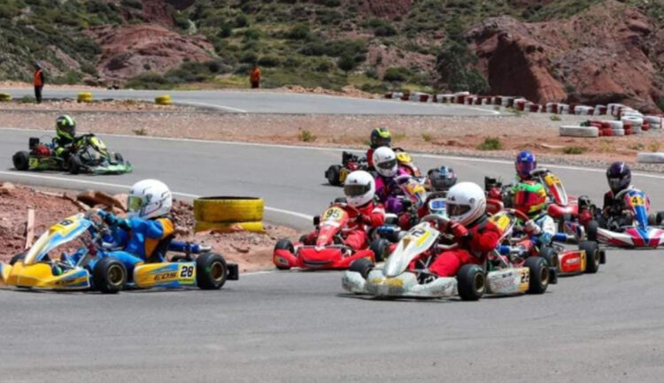 La Paz y Potosí dominan en el Nacional de karting en la Villa Imperial