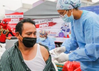 Perú mantiene el uso obligatorio de mascarillas en la calle por la pandemia