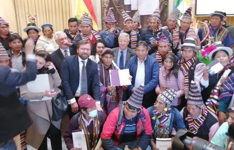 Choquehuanca presenta el libro ‘Democracia interrumpida’ y demanda justicia