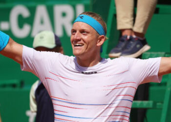 El español Davidovich pasa a la final de Montecarlo al derrotar a Dimitrov