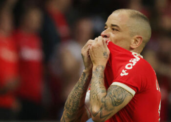 D’Alessandro cuelga los botines con el Inter de Brasil en medio de ovaciones y gol