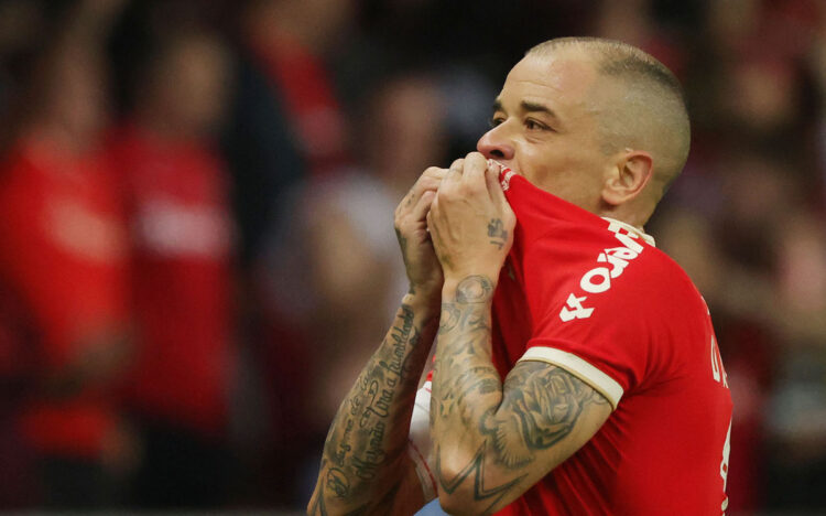 D’Alessandro cuelga los botines con el Inter de Brasil en medio de ovaciones y gol
