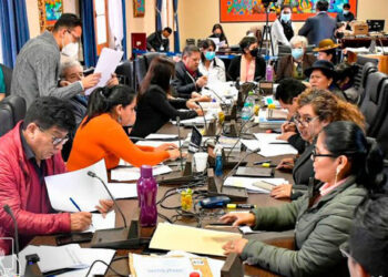 Defensor del Pueblo: En primer día de revisión, 2 de 10 postulantes cumplen requisitos de méritos