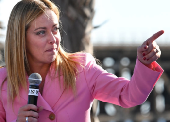 Meloni a ultraconservador Vox: ‘Esperamos a España en el lado derecho’