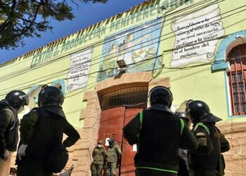 Policías evitan intento de fuga de tres reos chilenos en Oruro