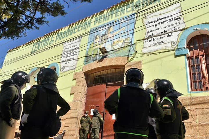 Policías evitan intento de fuga de tres reos chilenos en Oruro