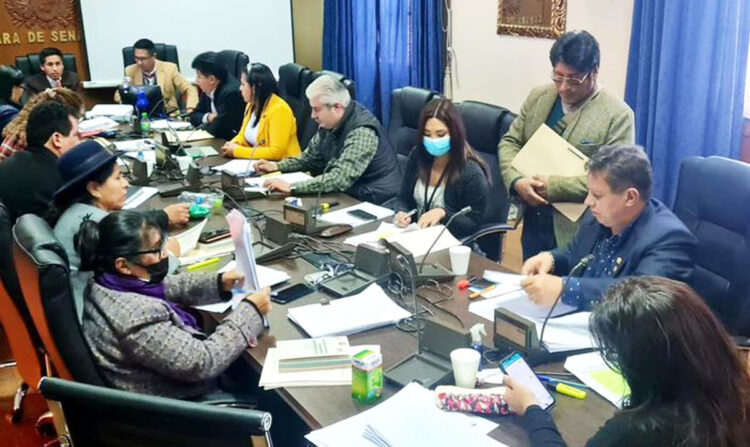 De 66 postulantes, 16 pasan a la fase de entrevistas para Defensor del Pueblo