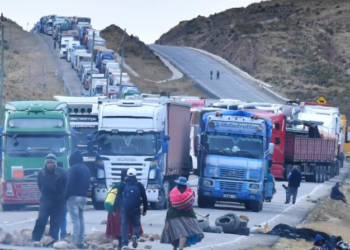 Gobierno y mineros de Colquiri no hallan acuerdos, el bloqueo en la vía a Oruro continúa