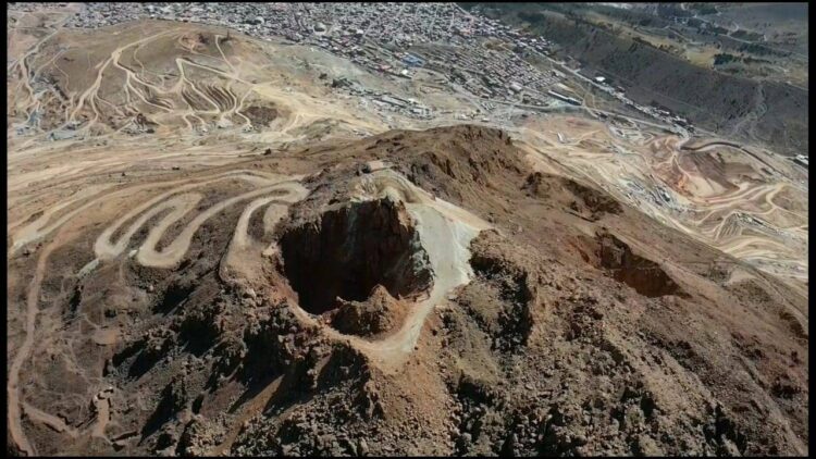Analizan opciones para evitar más hundimientos en el cerro Rico de Potosí