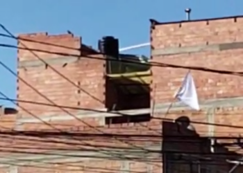 Sexto día de protesta de cocaleros, y vecinos ponen banderas blancas en busca de paz