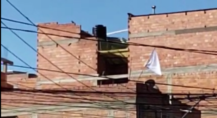 Sexto día de protesta de cocaleros, y vecinos ponen banderas blancas en busca de paz