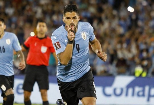 Uruguay golea 4-1 a Venezuela y se aferra a puestos de clasificación a Qatar-2022