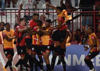 Jorginho brilla en goleada 4-0 de Goianiense ante Liga de Quito en Sudamericana