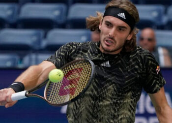 Tsitsipas gana a Zverev y defenderá el título en Montecarlo ante Davidovich