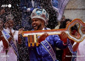 Rio de Janeiro entrega sus llaves al Rey Momo, dando inicio al carnaval