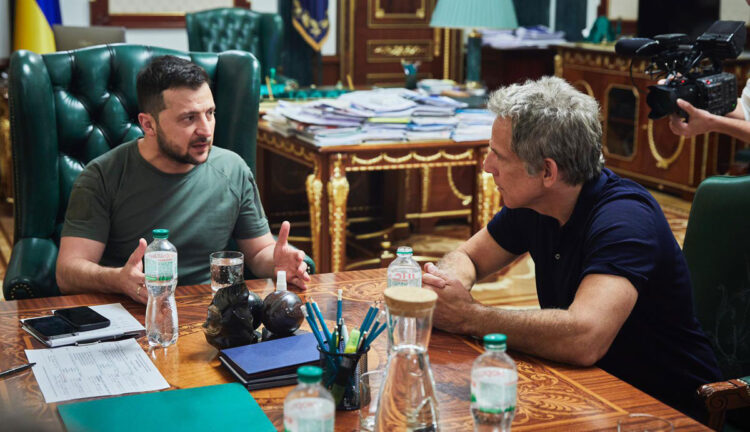 ‘Eres mi héroe’, dice el actor Ben Stiller al presidente ucraniano en Kiev