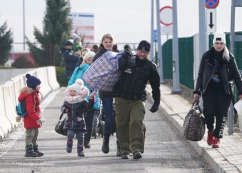 Polonia afirma que 100.000 ucranianos llegaron a su territorio desde el ataque ruso