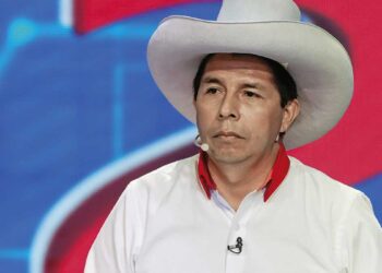 El Congreso de Perú aprobó debatir una moción de destitución contra el presidente izquierdista Pedro Castillo, por "incapacidad moral".
