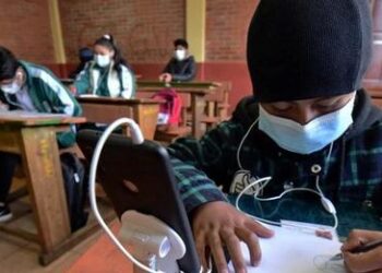 Amplían el horario de invierno por media hora más en tres departamentos del país